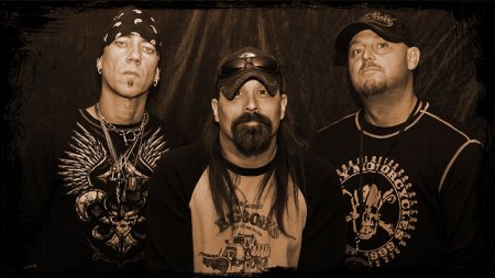 Outlaws And Moonshine - promo band photo - 2015 - #0504OMMO