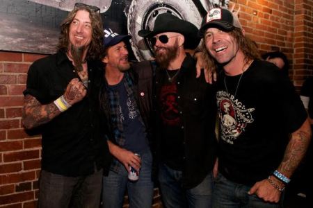 Supersuckers - Eddie Vedder - credit - Brian Kasnyik - 2015